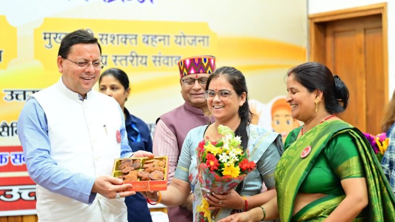 मुख्यमंत्री ने किया महिला स्वयं सहायता समूहों को सम्मानित