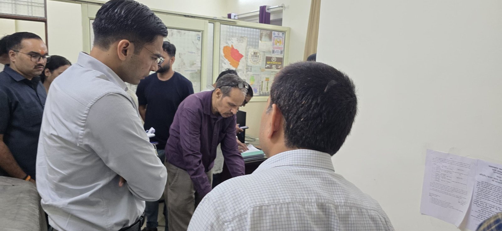 जिले में मूसलाधार बारिश, ग्राउंड जीरो पर डीएम, प्रातःकाल से ही सड़कों पर स्थिति का लिया जायजा