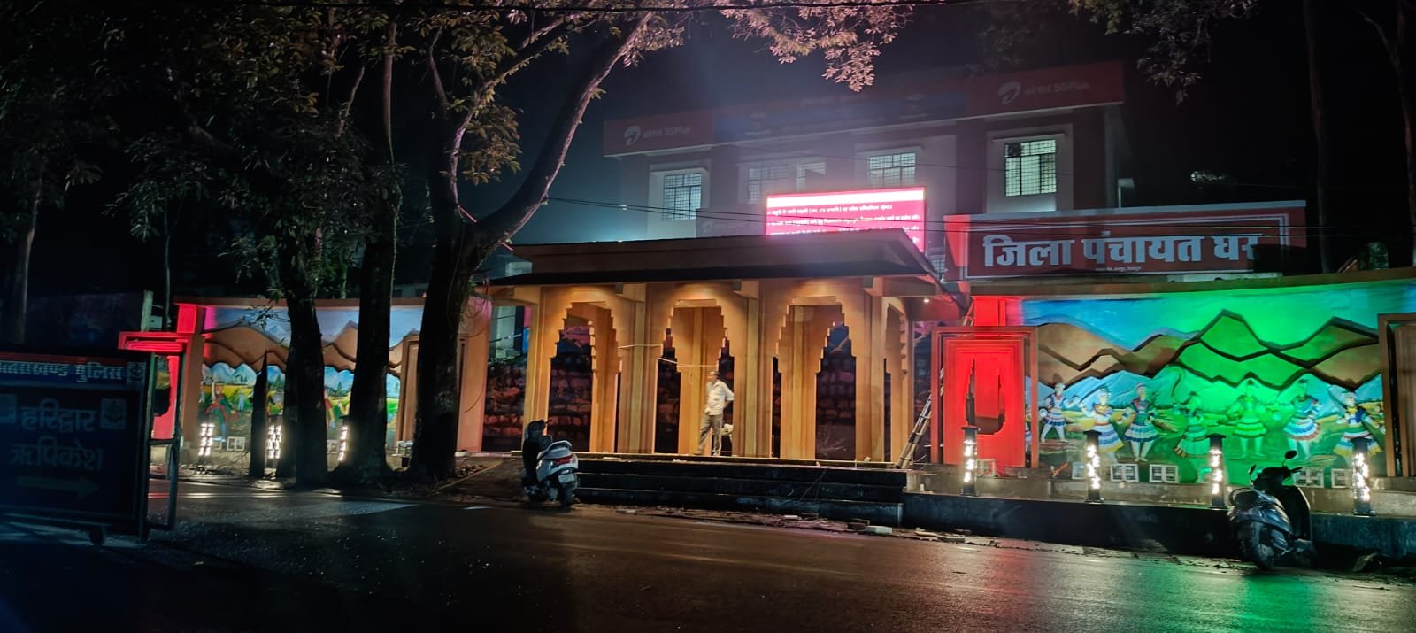 दून के मुख्य चौराहे अब चौराहे कम, भव्य सुरक्षित शो-केस दिखते हैं ज्यादा