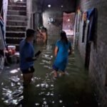 ऋषिकेश में आसमानी बारिश से तबाही, लोगों के घरों में घुसा रंभा नदी का पानी, रेलवे ट्रैक भी डूबा