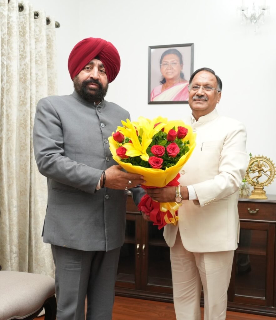 राज्यपाल ले.ज. गुरमीत सिंह से मिले उत्तराखंड मुक्त विश्वविद्यालय के कुलपति