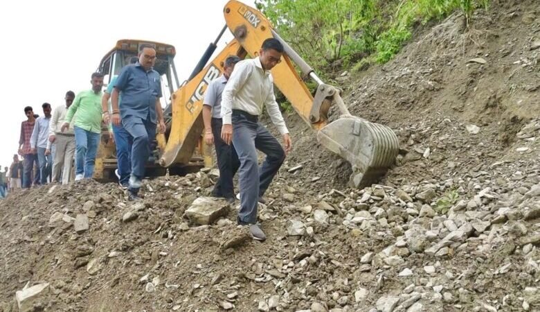 खेत, खलियान, निजी भवन, का अधिकाधिक मुआवजा बट जाए आज रात तक: डीएम