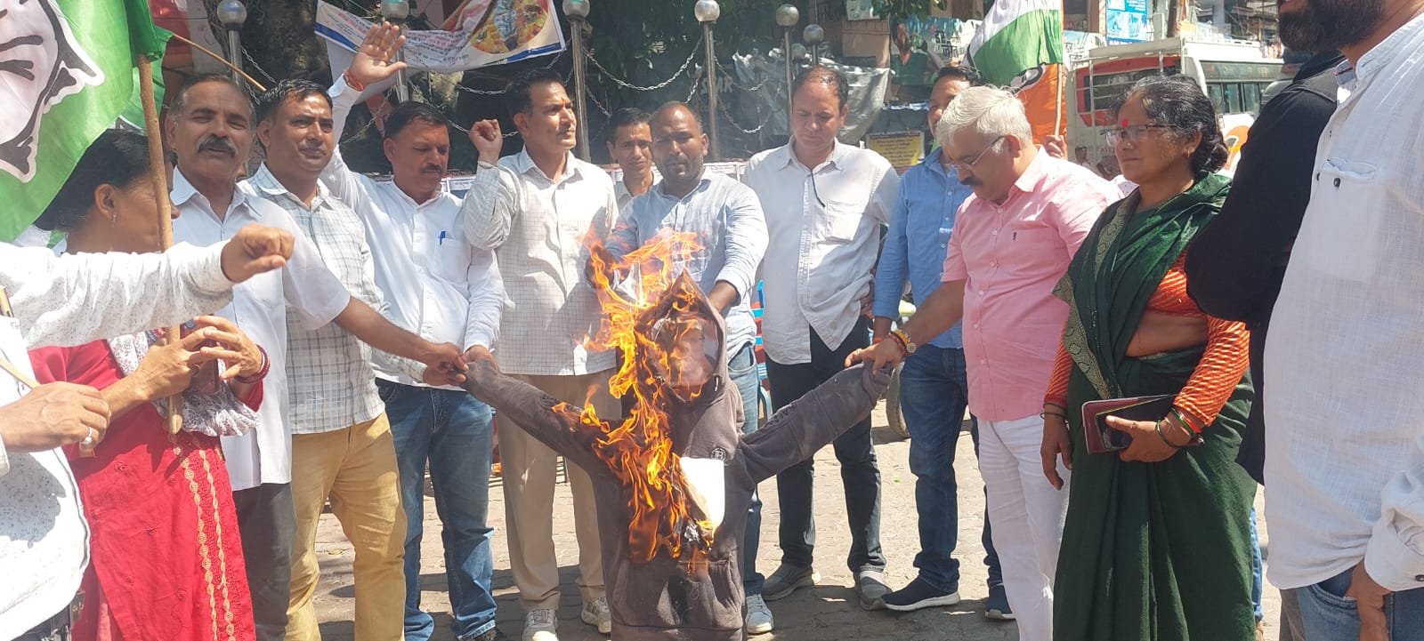 उत्तराखंड: पेपर लीक मामले पर बढ़ा युवाओं का गुस्सा, यूथ कांग्रेस ने किया जोरदार प्रदर्शन