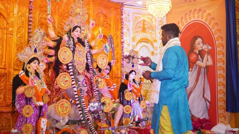 श्री चैतन्य गौड़ीयमठ के संतो के भजनों ने मोहा भक्तगणों को