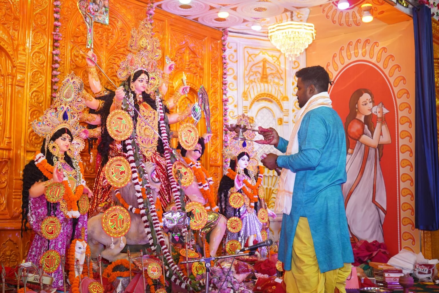 श्री चैतन्य गौड़ीयमठ के संतो के भजनों ने मोहा भक्तगणों को