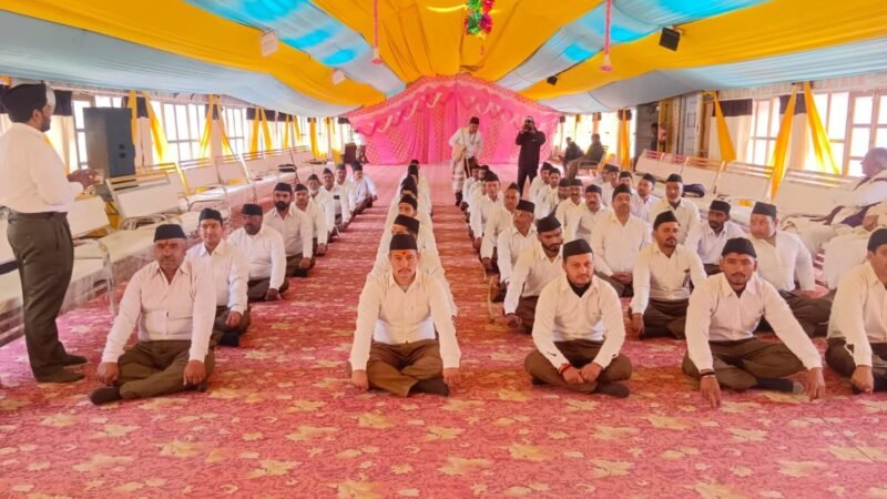 राष्ट्रीय स्वयंसेवक संघ शताब्दी वर्ष के अवसर पर श्री बदरीनाथ धाम में वंदेमातरम तथा भारत माता की जय उदघोष के साथ भब्य पथ संचलन