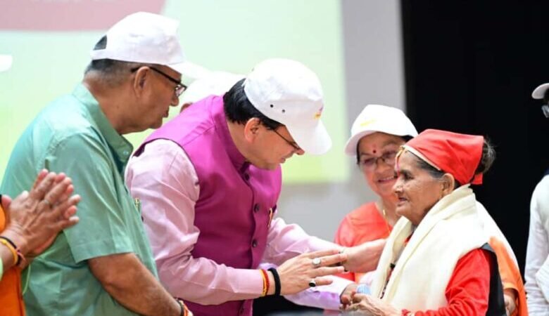 अंतर्राष्ट्रीय वृद्धजन दिवस : मुख्यमंत्री ने किया वृद्धजनों को सम्मानित