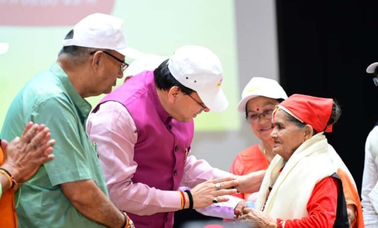अंतर्राष्ट्रीय वृद्धजन दिवस : मुख्यमंत्री ने किया वृद्धजनों को सम्मानित