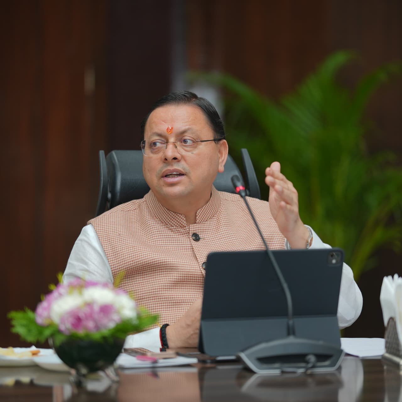 शिकायतकर्ता की संतुष्टि को मानक बनाकर किया जाए समस्याओं का निस्तारण: मुख्यमंत्री