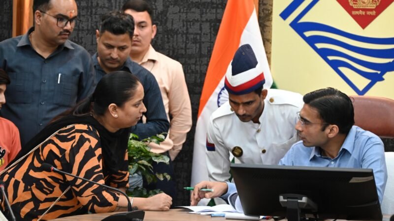 एग्रीमेंट समाप्त, किराया डिफाल्ट, फिर भी नहीं हटा रही कंपनी मोबाईल टावर, डीएम से गुहार के बाद टावर  सीज