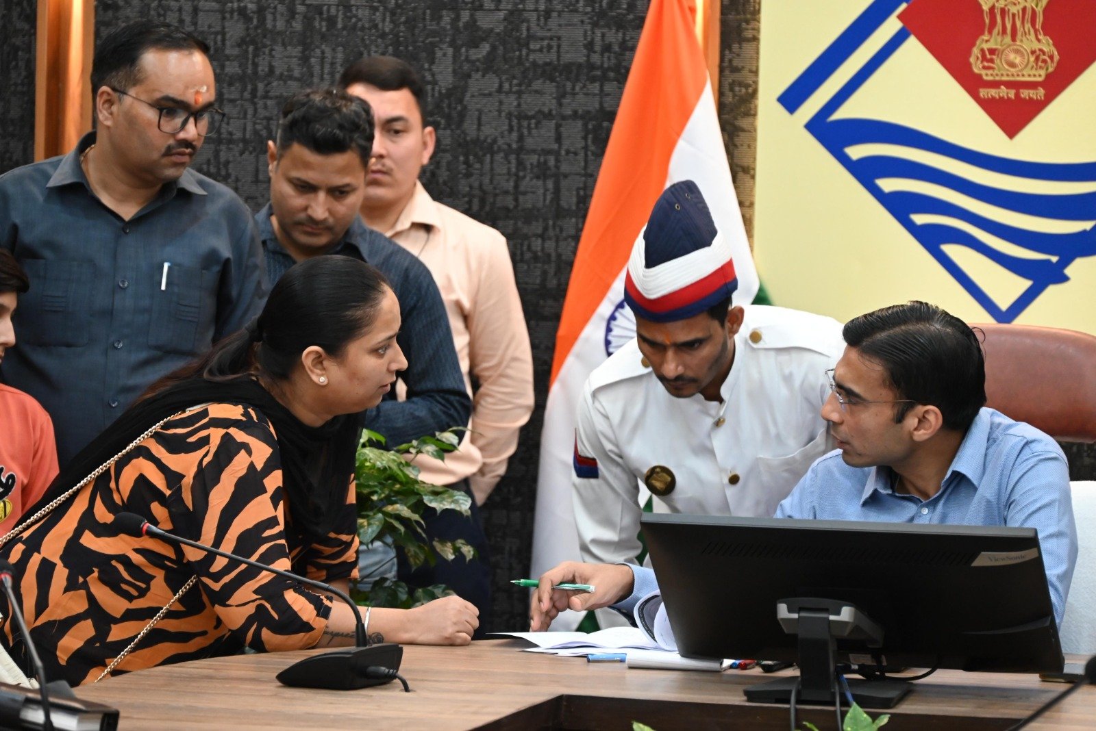 एग्रीमेंट समाप्त, किराया डिफाल्ट, फिर भी नहीं हटा रही कंपनी मोबाईल टावर, डीएम से गुहार के बाद टावर  सीज