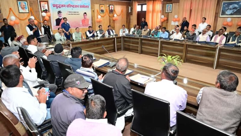 प्रबुद्ध नागरिकों के अनुभव और आशीर्वाद से ही होगा आदर्श उत्तराखंड का मार्ग प्रशस्त: सीएम धामी