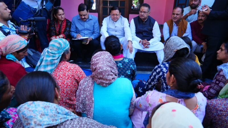 मुख्यमंत्री धामी ने आपदा प्रभावितों के बीच मनाई दीपावली