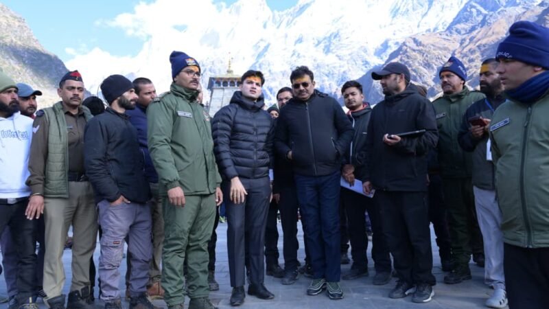 मुख्य सचिव ने केदारनाथ यात्रा व्यवस्थाओं का लिया जायजा, पुनर्निर्माण कार्यों और यात्रियों की सुविधाओं का किया निरीक्षण