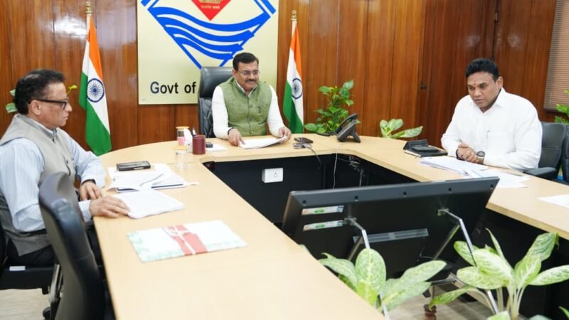 सीएस ने ली नर्सिंग पाठ्यक्रम संचालन हेतु गठित एम्पावर्ड समिति की बैठक