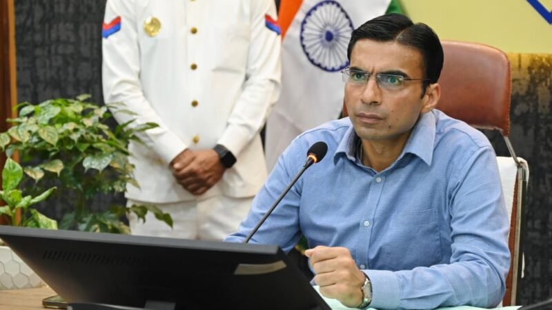 निर्माण कार्यों की लेट लतिफी से पब्लिक परेशान हुई तो होगी कार्यवाहीः डीएम