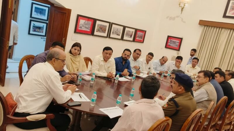 राष्ट्रपति की प्रस्तावित दून यात्रा को लेकर राष्ट्रपति सचिवालय के अतिरिक्त सचिव ने देहरादून में अधिकारियों की बैठक ली