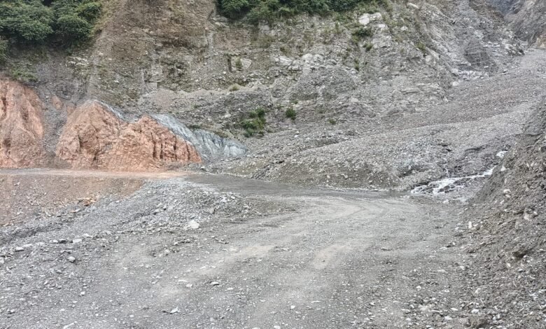 जिला प्रशासन ने बरसात थमते ही 07 दिन के भीतर आपदाग्रस्त क्षेत्र बटोली को सड़क से किया कनेक्ट; घर पहुंचने लगे वाहन