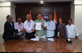 उत्तराखंड आपदा पीड़ितों के लिए बड़ा सहयोग: गढ़वाल हितैषिणी सभा ने CM धामी को ₹3.51 लाख का चेक सौंपा