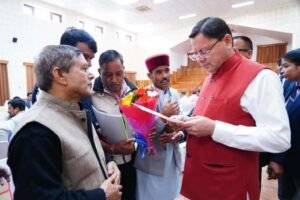 सीएम धामी ने जनता मिलन कार्यक्रम में सुनी जनसमस्याएं, अधिकारियों को दिए निर्देश