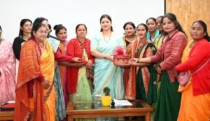 पारम्परिक धरोहर संजोते महिला समूहों के उत्पादों की देश-विदेश में मांग : गीता धामी