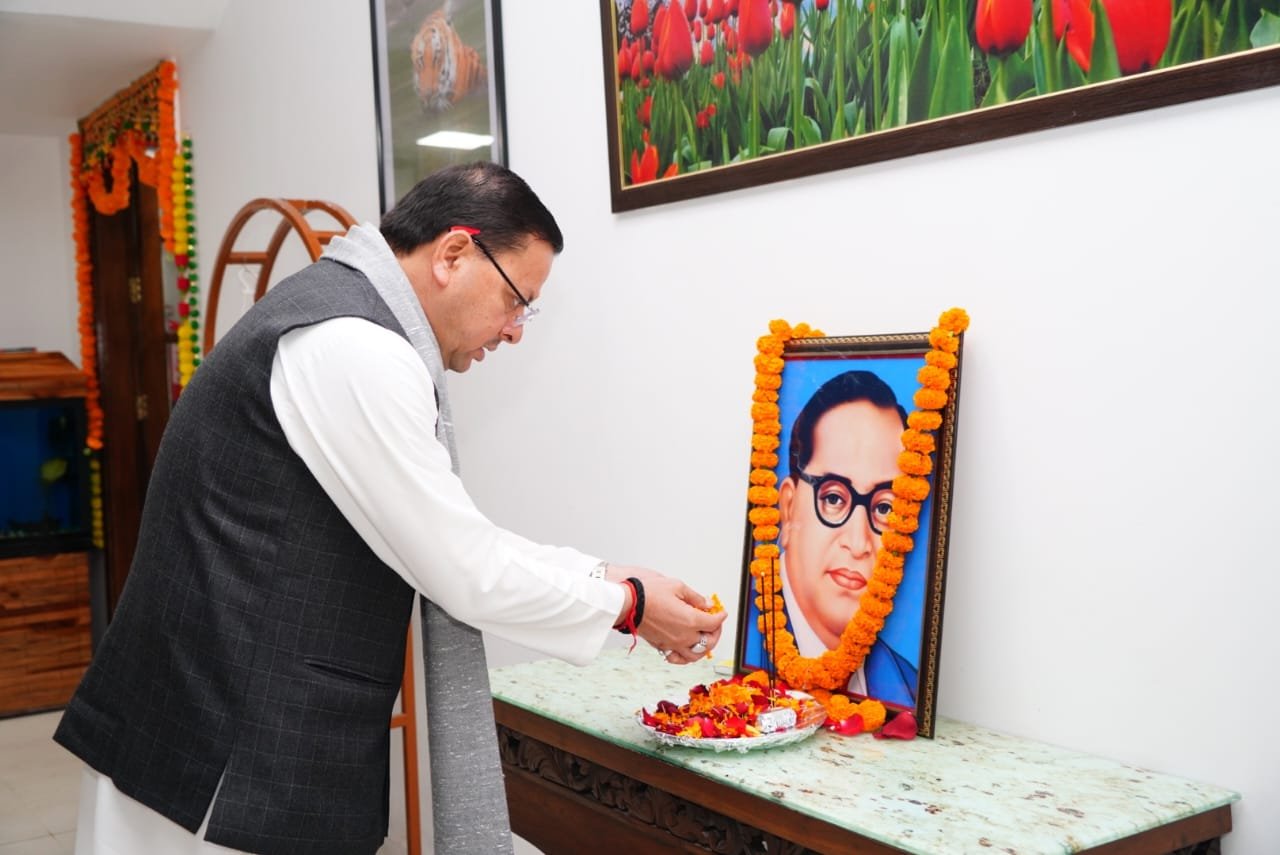 सीएम धामी ने बाबा साहेब डॉ. भीमराव आंबेडकर को श्रद्धासुमन अर्पित कर दी श्रद्धांजली
