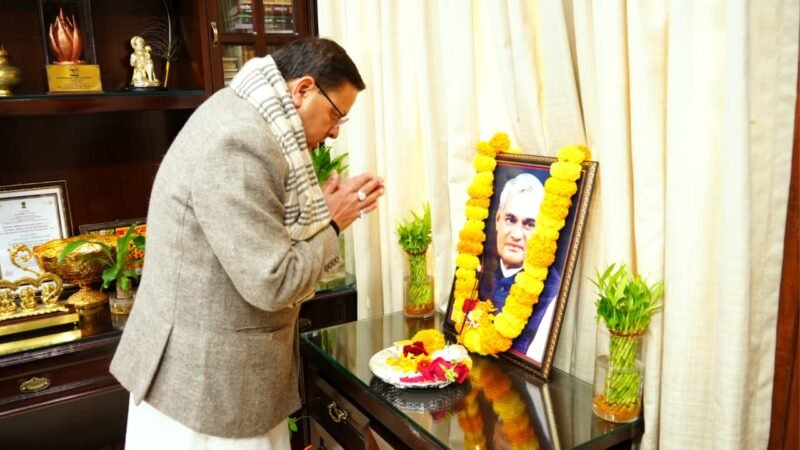देशवासियों के लिए प्रेरणास्रोत हैं अटल बिहारी वाजपेयी: सीएम धामी