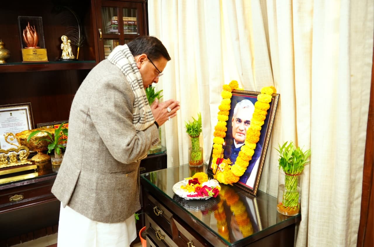देशवासियों के लिए प्रेरणास्रोत हैं अटल बिहारी वाजपेयी: सीएम धामी