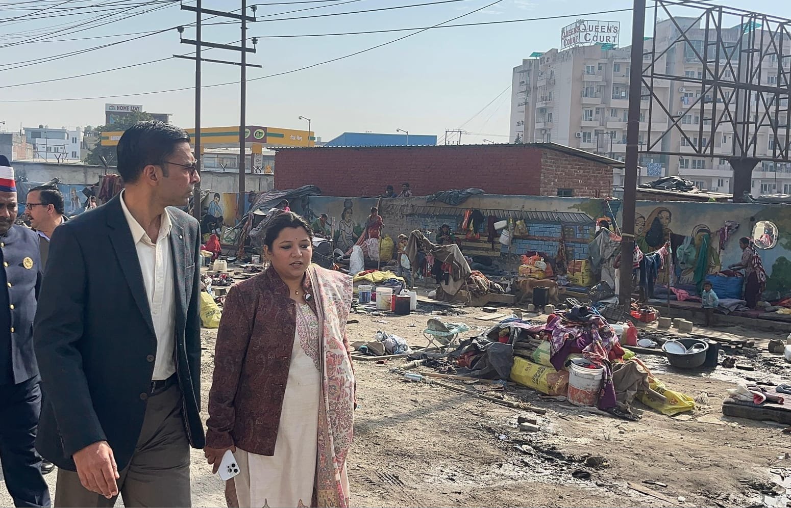 रविवार को शहर के यातायात का दम घोट रहे संडे बाजार को जिला प्रशासन ने पटका शहर के बाहर