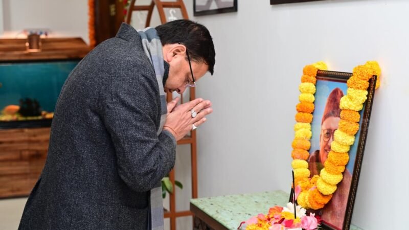 सीएम धामी ने किया प्रदेश के प्रथम मुख्यमंत्री स्वर्गीय नित्यानंद स्वामी की जयंती पर उन्हे याद