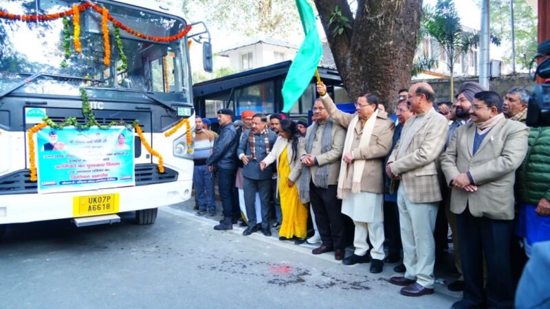 उत्तराखंड परिवहन निगम के बेड़े में 100 नई बसें शामिल, मुख्यमंत्री ने किया फ्लैग ऑफ