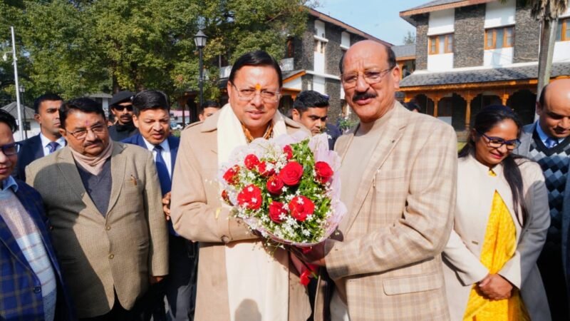 मुख्यमंत्री धामी को विभिन्न क्षेत्रों के लोगों ने दी नववर्ष की शुभकामनाएं