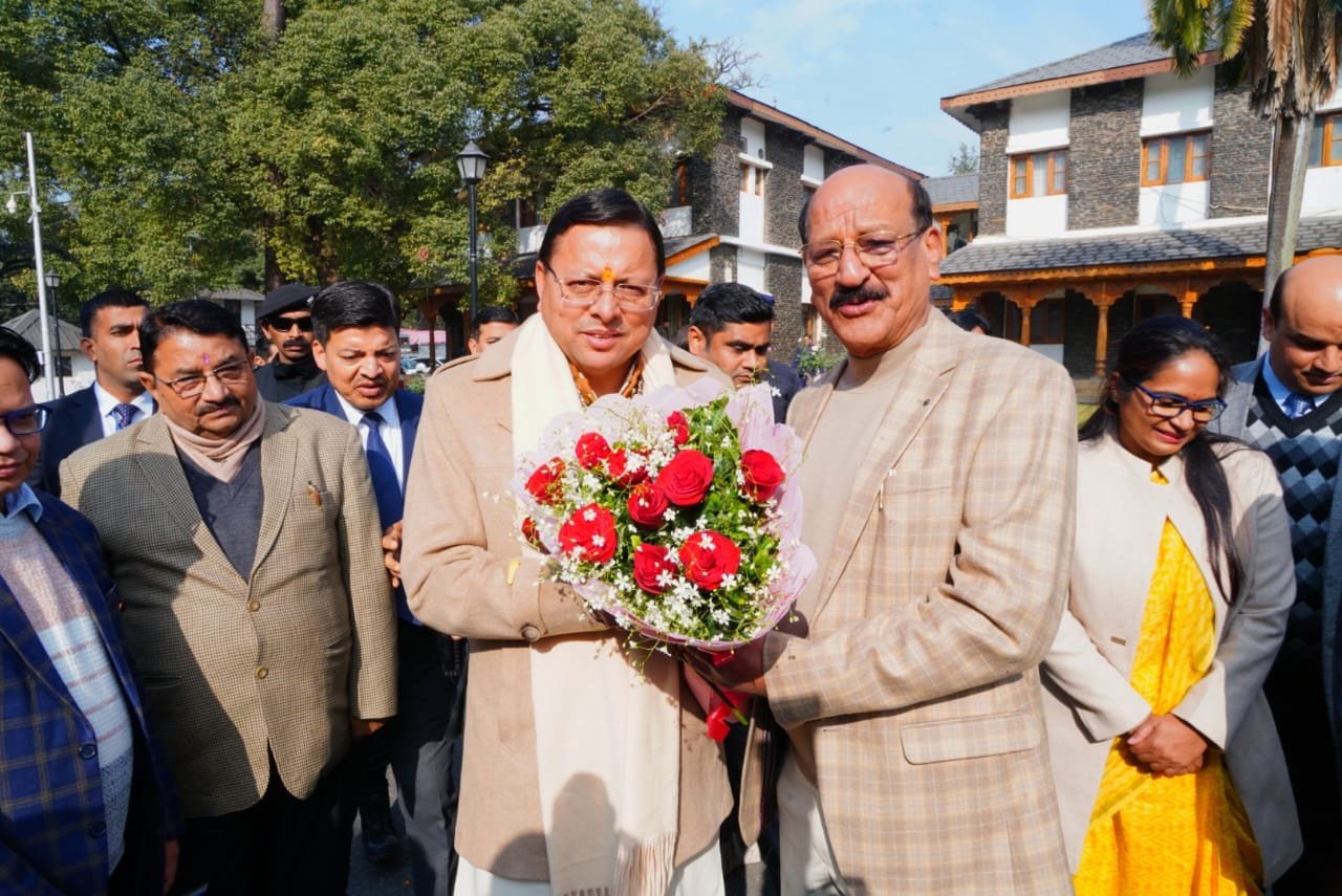 मुख्यमंत्री धामी को विभिन्न क्षेत्रों के लोगों ने दी नववर्ष की शुभकामनाएं
