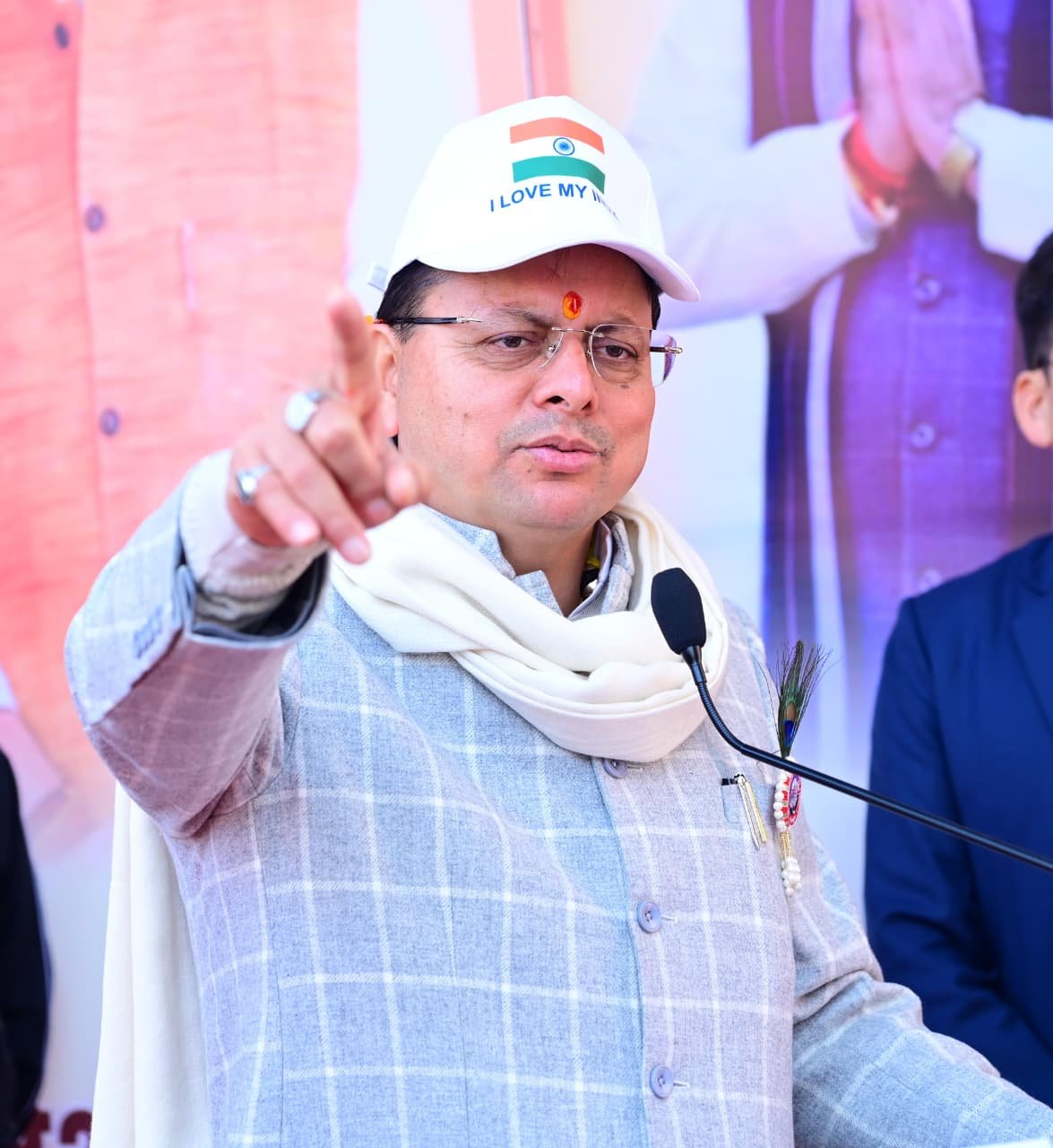 मुख्यमंत्री पुष्कर सिंह धामी ने स्वदेशी संकल्प दौड़ का किया शुभारंभ, युवाओं को स्वदेशी अपनाने का किया आह्वान