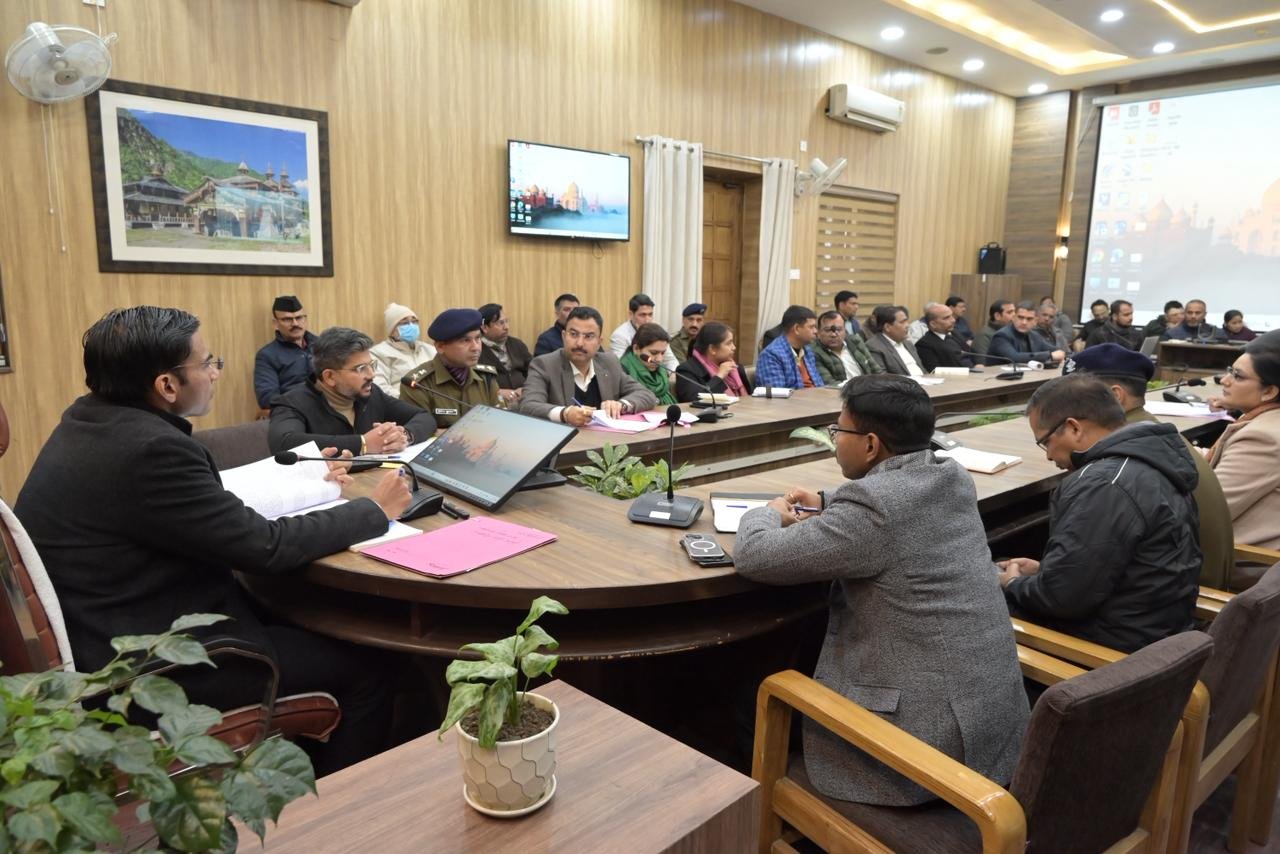 गणतंत्र दिवस समारोह की तैयारियों को लेकर ऋषिपर्णा सभागार कलेक्ट्रेट डीएम ने ली महत्वपूर्ण बैठक 