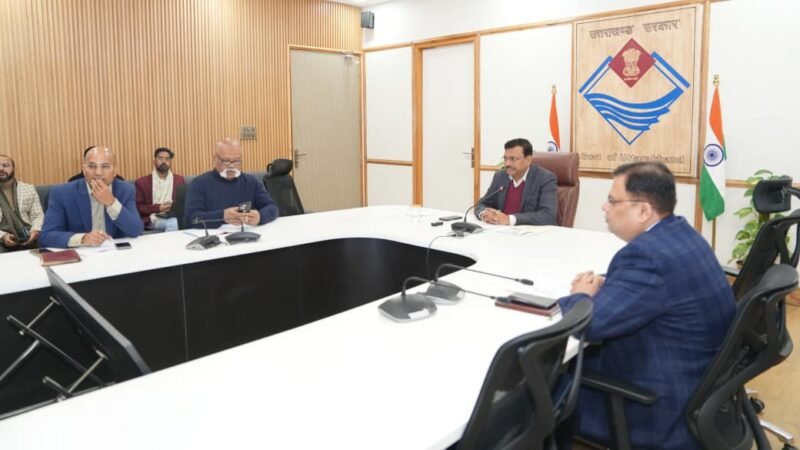 मुख्य सचिव ने की प्रधानमंत्री द्वारा विभिन्न अवसरों पर शिलान्यास की गयी परियोजनाओं की प्रगति समीक्षा