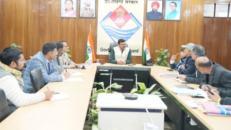 मुख्य सचिव ने की प्रदेश में सेब, कीवी और ड्रैगनफ्रूट का उत्पादन बढ़ाए जाने को लेकर अधिकारियों से चर्चा 