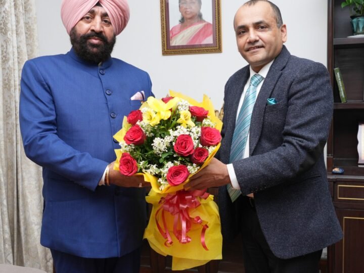 लोक भवन में राज्य की कानून व्यवस्था को लेकर राज्यपाल ने दिए आवश्यक सुझाव