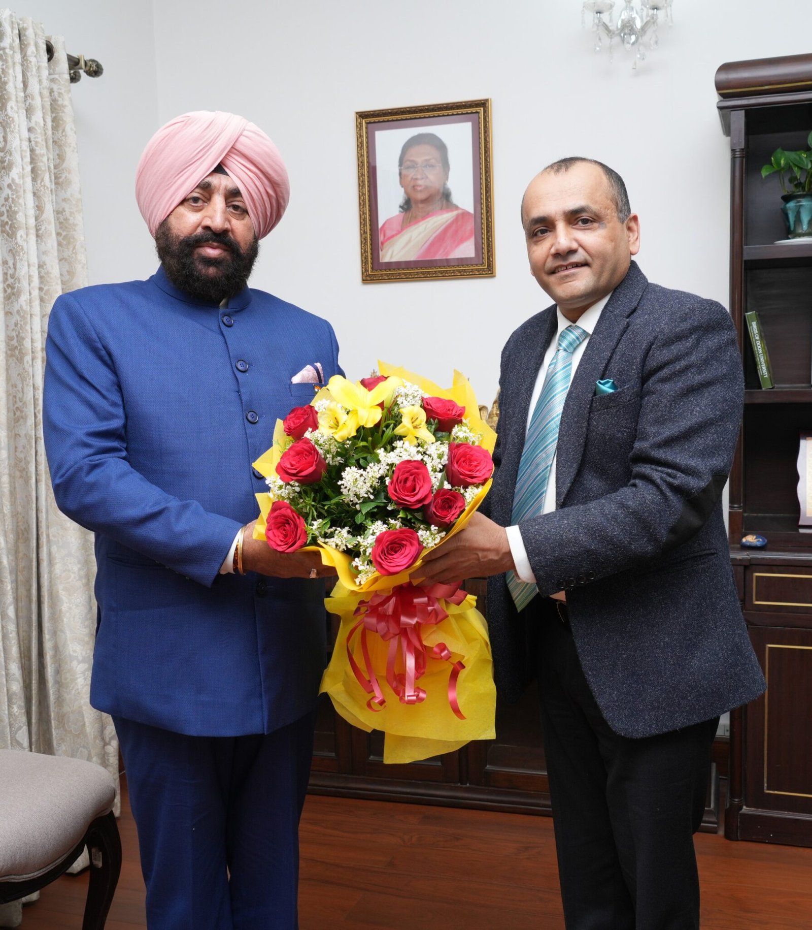 लोक भवन में राज्य की कानून व्यवस्था को लेकर राज्यपाल ने दिए आवश्यक सुझाव