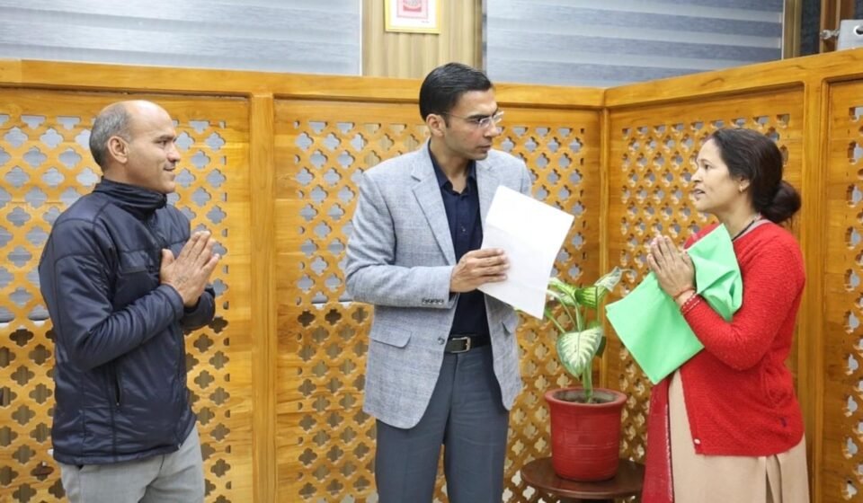 अरबों की सरकारी जमीन से हटा अवैध गन्ने का कब्जा