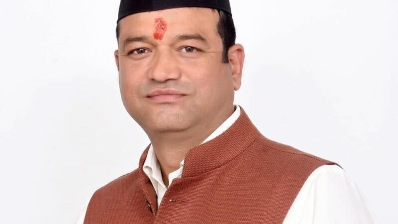 स्टिक कचरे से सड़क निर्माण की पहल और केदारपुरम में मुख्यमंत्री ने खोला आधुनिक योगा पार्क