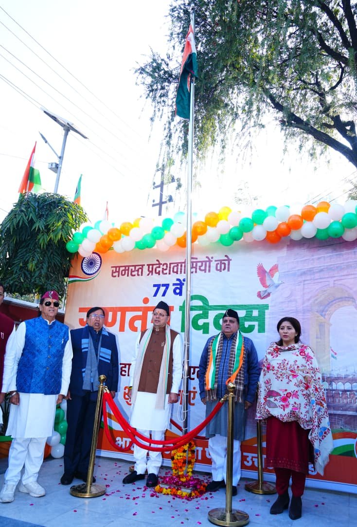 मुख्यमंत्री धामी व प्रदेश अध्यक्ष महेन्द्र भट्ट ने प्रदेश भाजपा कार्यालय में फहराया राष्ट्रीय ध्वज