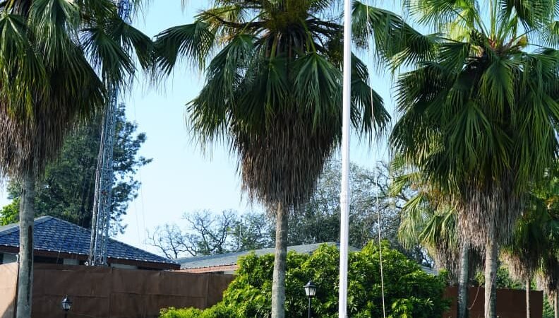 सीएम धामी ने 77वें गणतंत्र दिवस पर मुख्यमंत्री आवास में फहराया राष्ट्रीय ध्वज