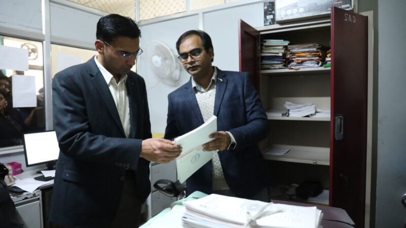डीएम का औचक निरीक्षण के बाद सब रजिस्ट्रार कार्यालय ऋषिकेश में गंभीर अनियमितताएं उजागर, कड़ा एक्शन तय