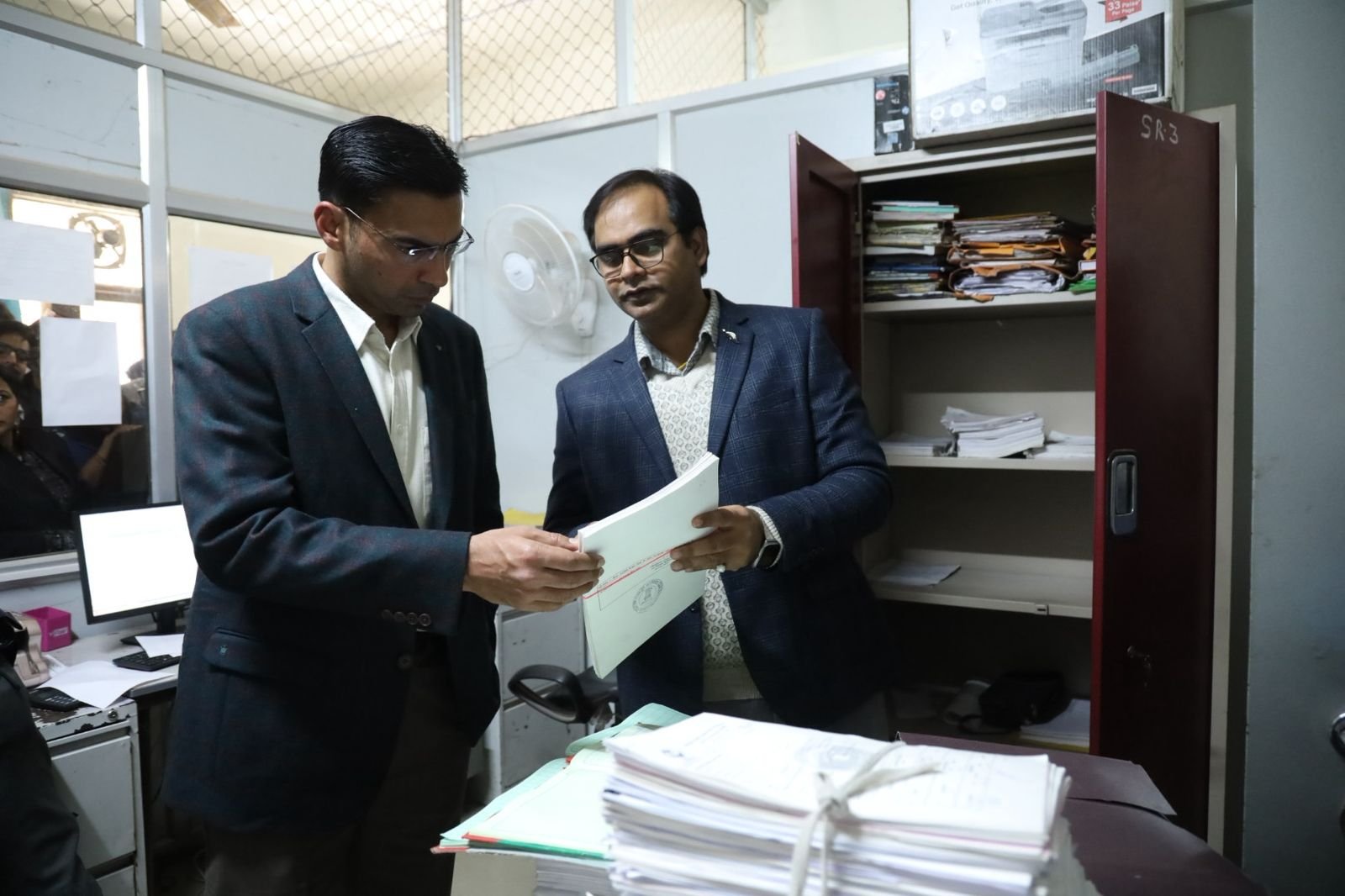 डीएम का औचक निरीक्षण के बाद सब रजिस्ट्रार कार्यालय ऋषिकेश में गंभीर अनियमितताएं उजागर, कड़ा एक्शन तय