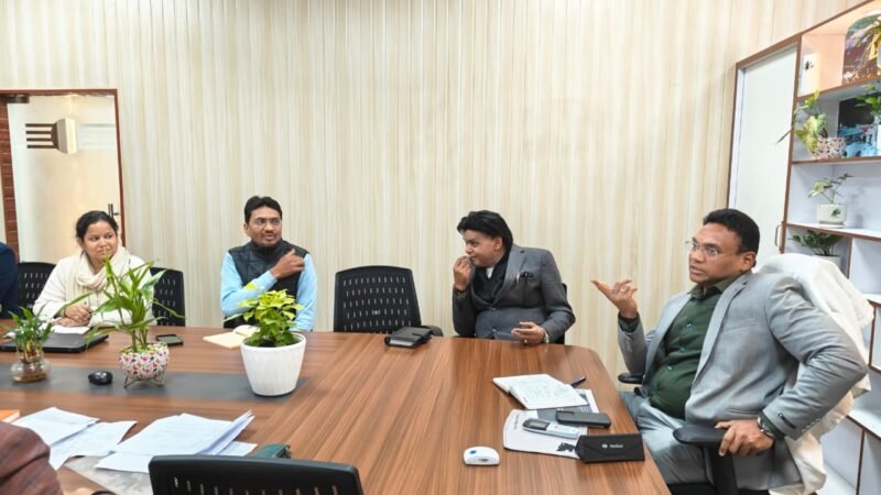 सचिव आवास डॉ आर राजेश कुमार ने की राज्य स्तर पर योजनाओं की सघन समीक्षा