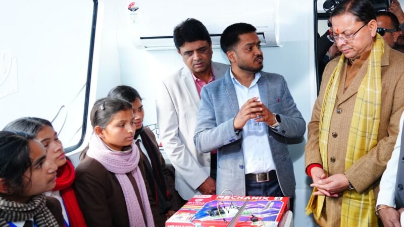 सीएम धामी ने किया इंफोसिस स्प्रिंगबोर्ड का फ्लैग ऑफ