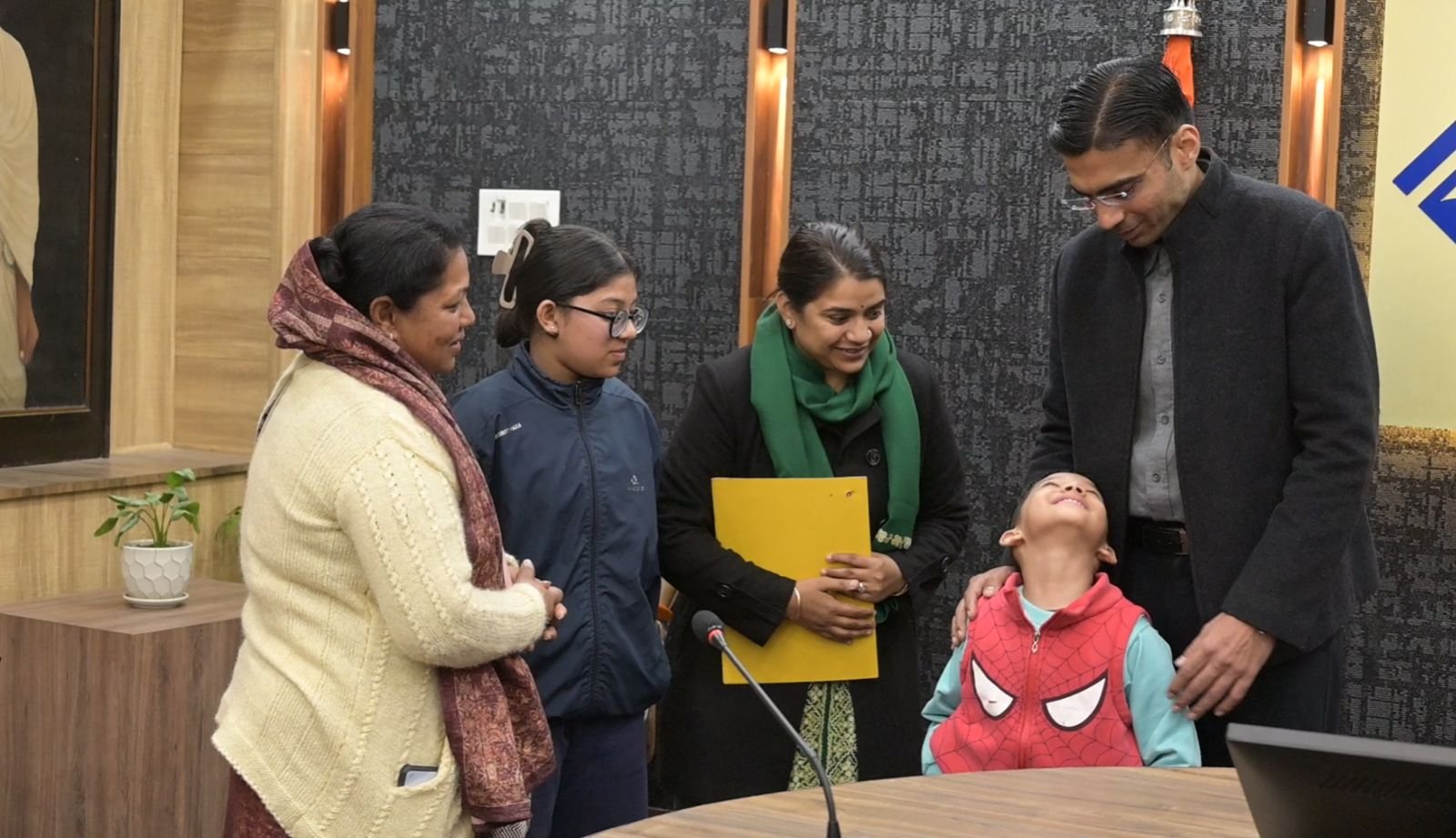 विधवा शांति राणा के सिर से जिला प्रशासन ने हटाया कर्ज का भार, सीएसआर फंड से 4 लाख बैंक खाते में हस्तांतरित, मॉं बच्चे हुए भारमुक्त 