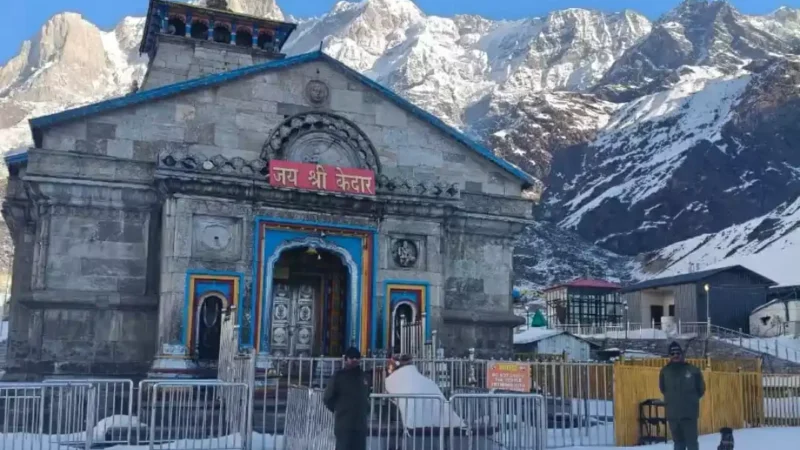 ओंकारेश्वर मंदिर में गूँजे महादेव के जयकारे: महाशिवरात्रि पर हुई कपाट खुलने की घोषणा, पुष्पों से महक उठा शीतकालीन गद्दीस्थल