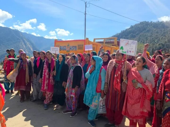 नशा मुक्ति को लेकर महिलाओं ने निकाली 12 किमी की पैदल यात्रा